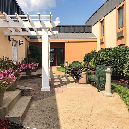 Clarion Hotel & Conference Center Toms River Extérieur photo