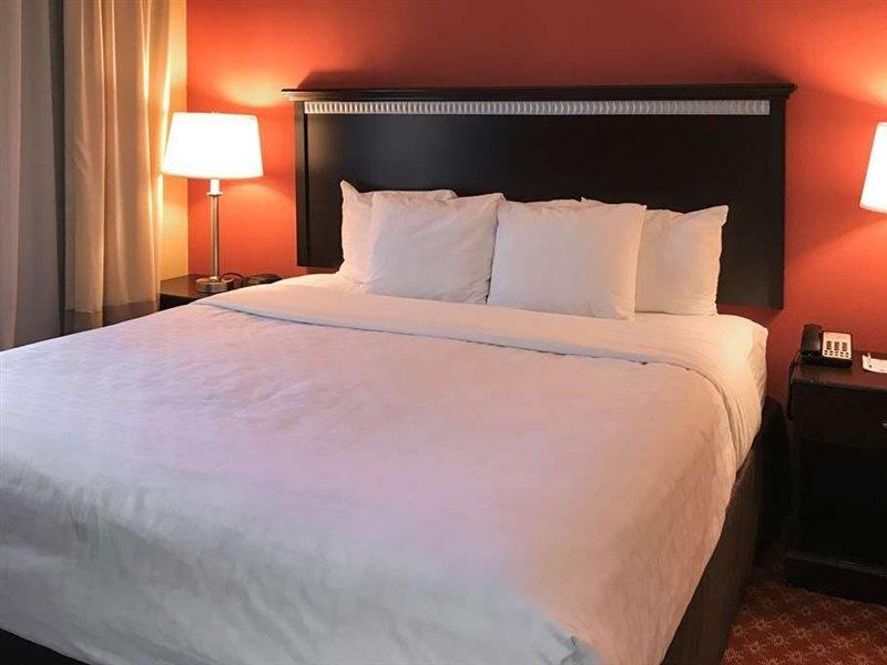 Clarion Hotel & Conference Center Toms River Extérieur photo