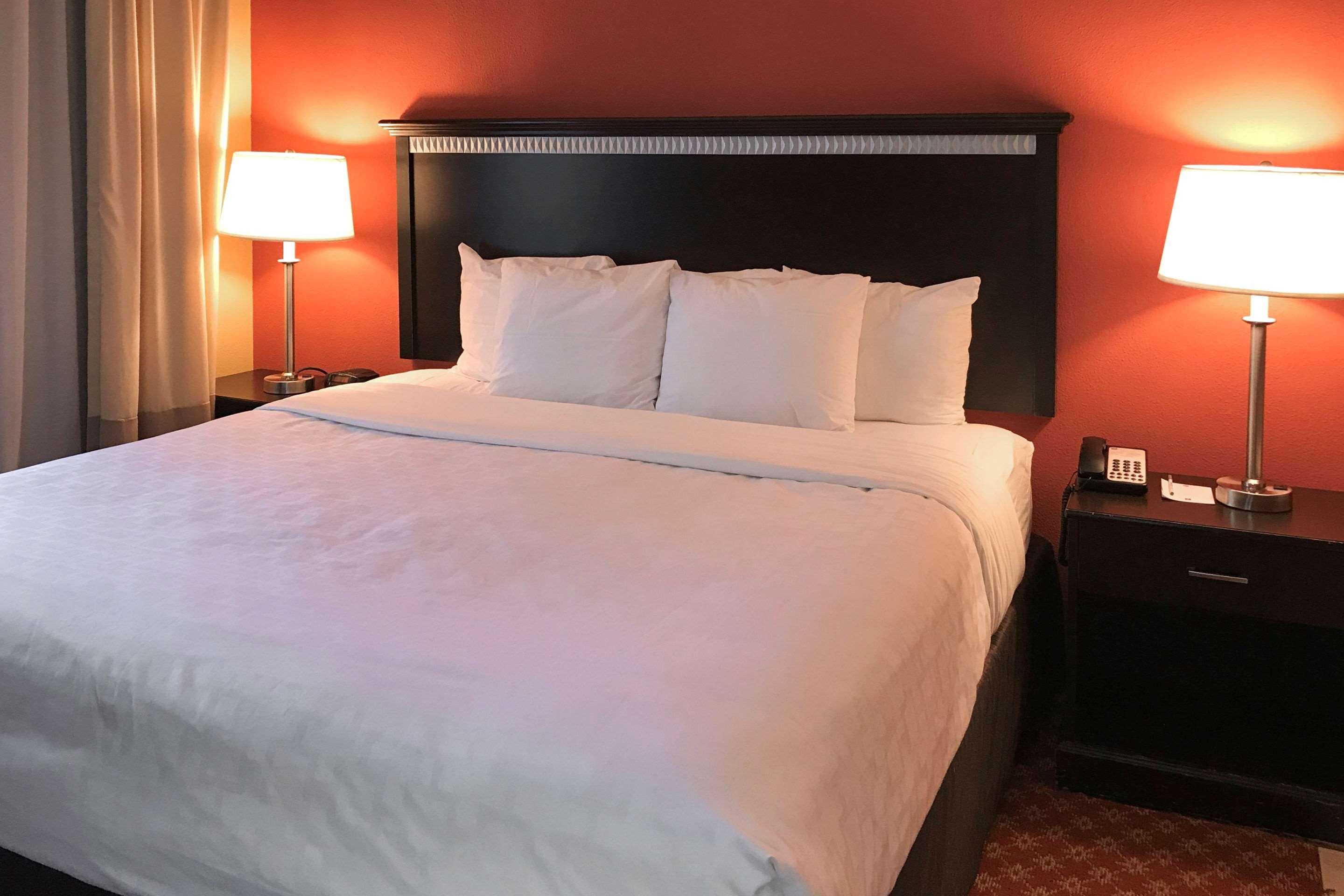 Clarion Hotel & Conference Center Toms River Extérieur photo