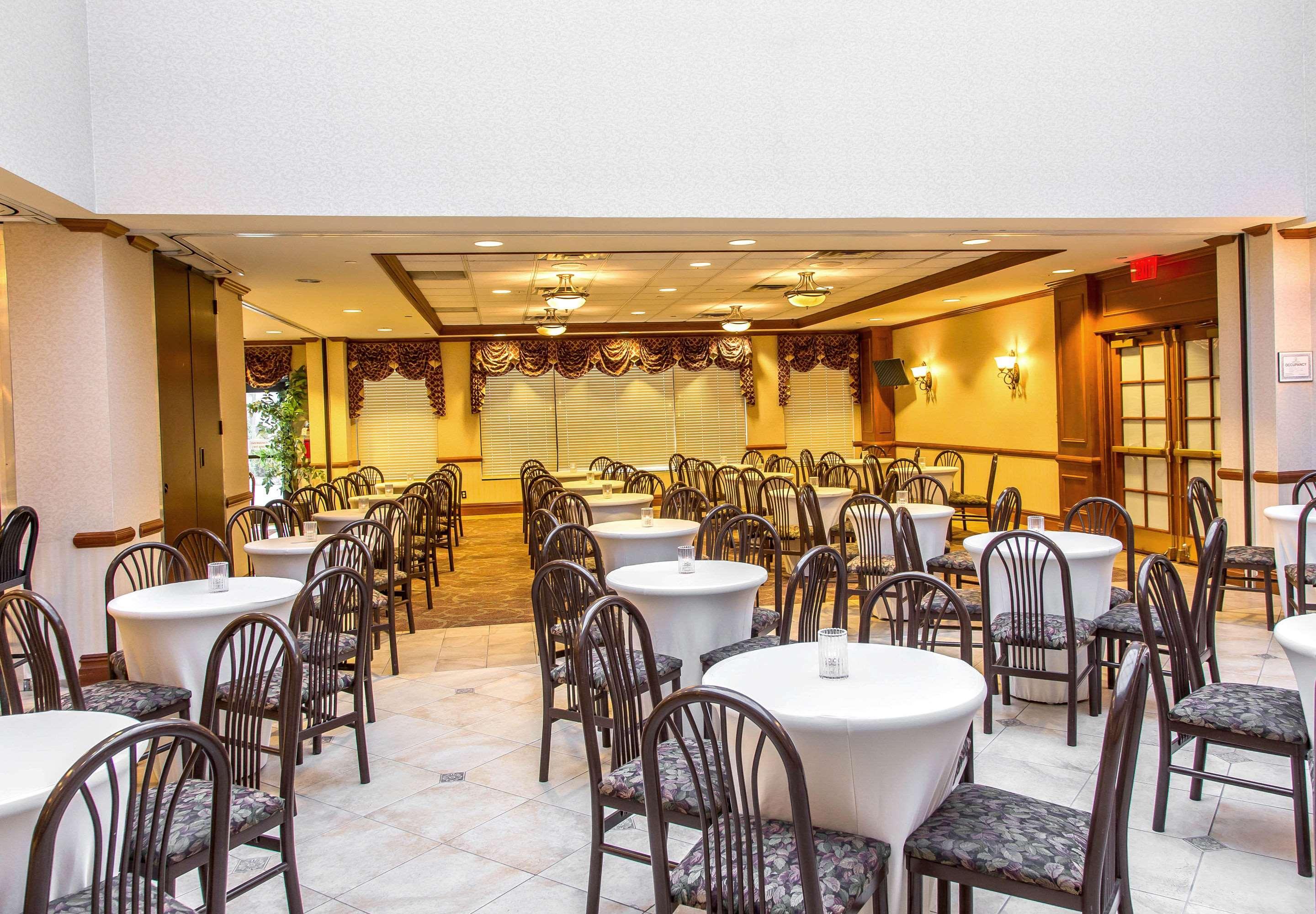 Clarion Hotel & Conference Center Toms River Extérieur photo