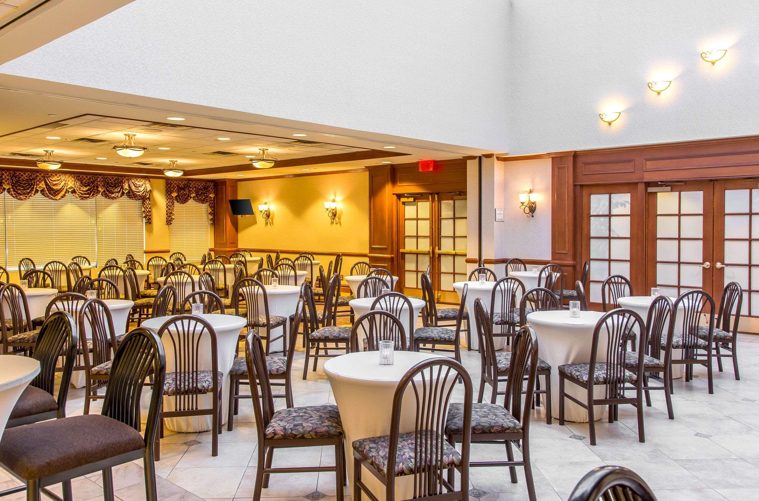 Clarion Hotel & Conference Center Toms River Extérieur photo