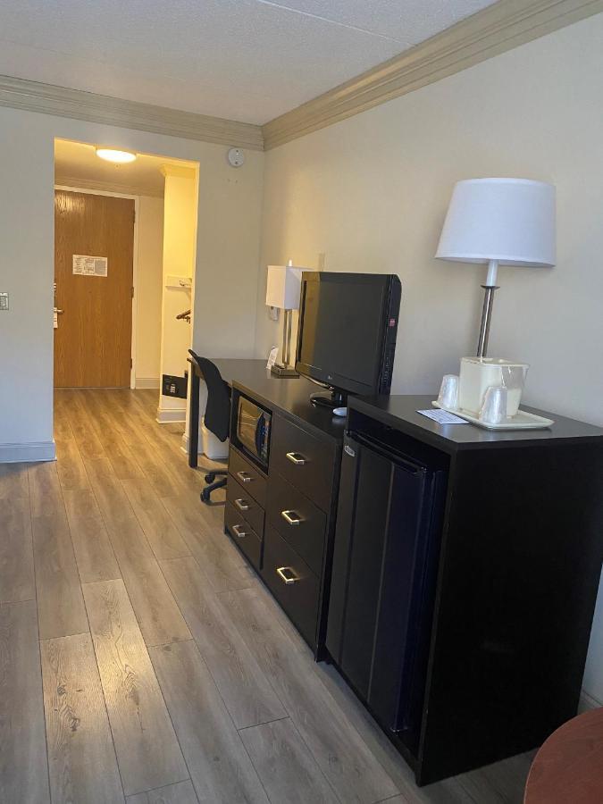 Clarion Hotel & Conference Center Toms River Extérieur photo