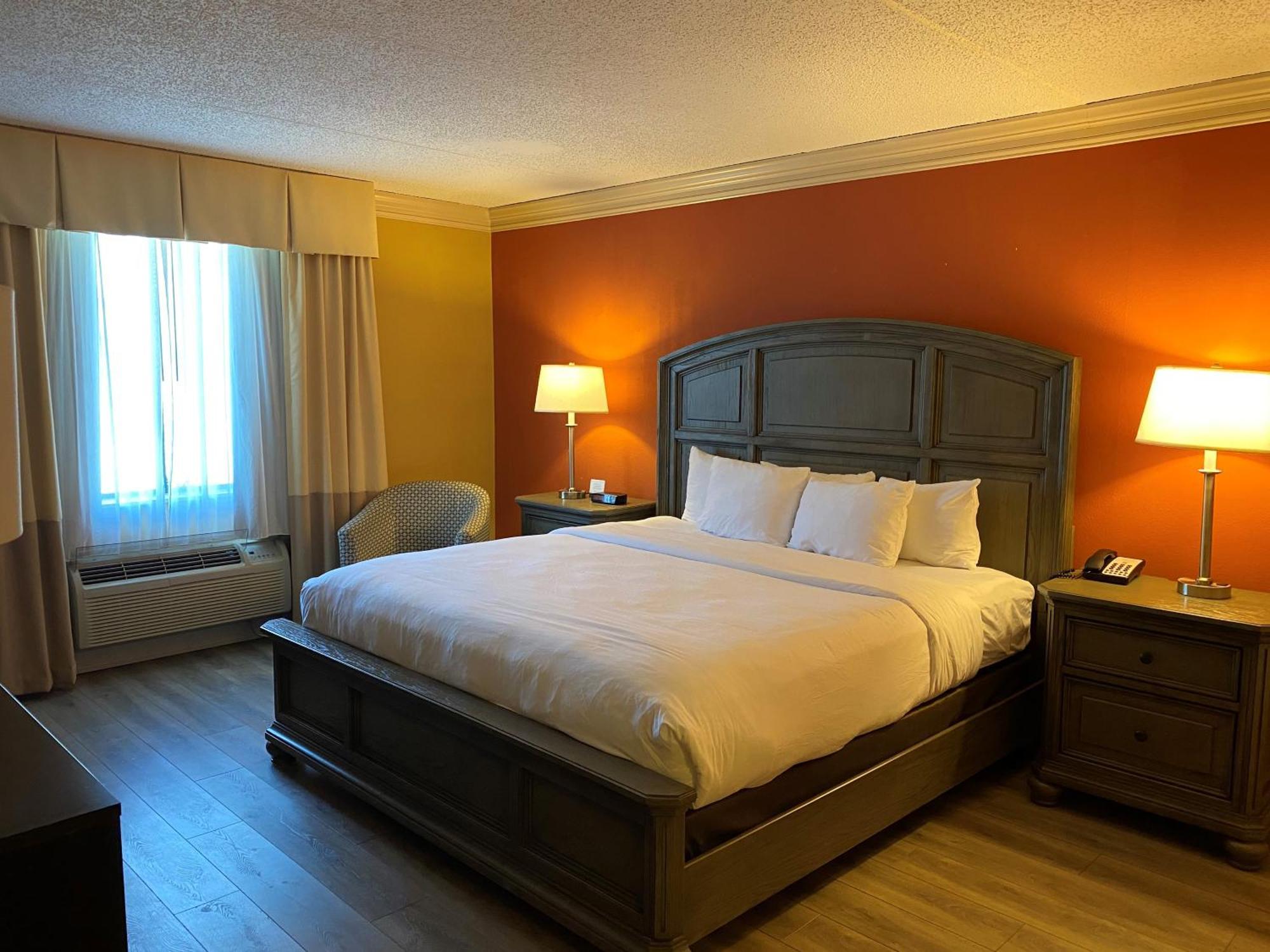 Clarion Hotel & Conference Center Toms River Extérieur photo